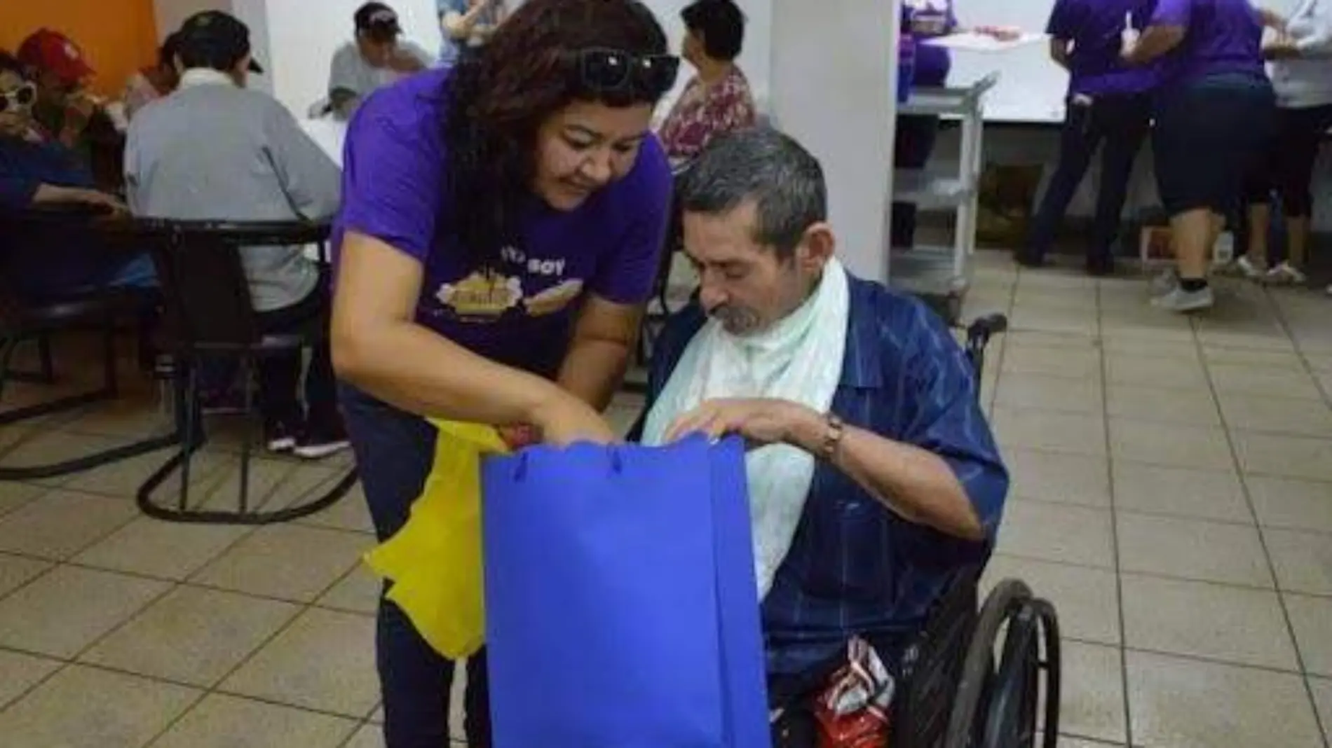 Cada año los miembros de esta agrupación ofrecen una posada a las personas atendidas en la Villa del Abuelo